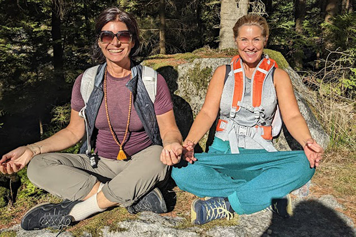 Yoga und Wandern mit Karin Schimek und Silvia Köstler (c) z.V.g.